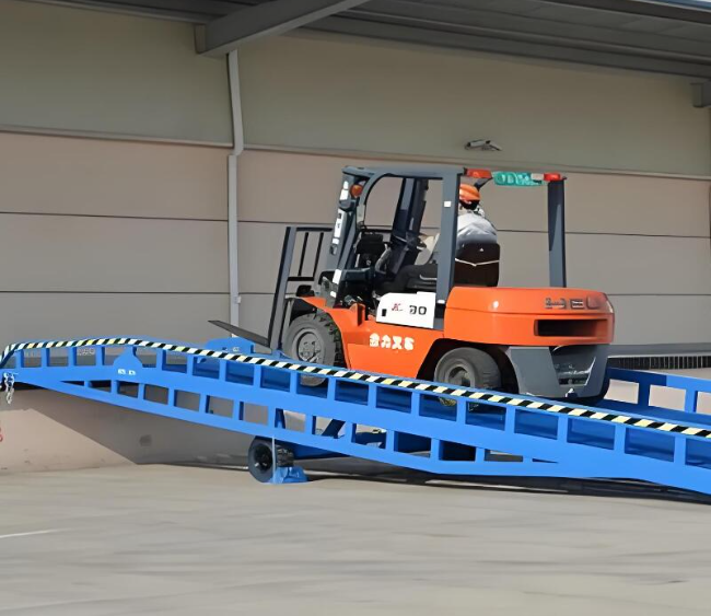 兰西移动式卸货平台（叉车用）
